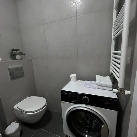 Hi-tech Aparts Apartment *